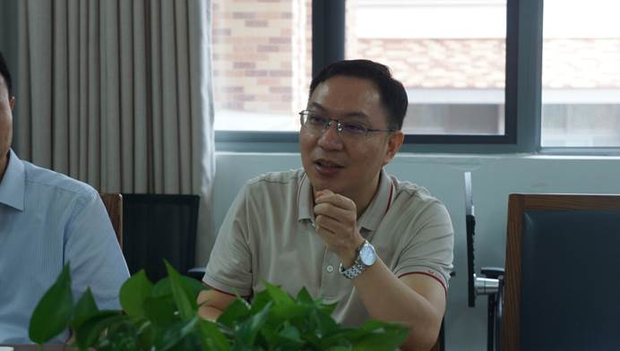 说明: D:\Safira 工作文件夹\2022-5-30 刘海春副校长率研究生院来365官网调研\刘海春发言.JPG